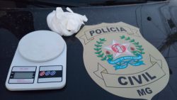 policia-civil-apreende-quase-meio-quilo-de-cocaina-e-prende-rapaz-em-nova-serrana