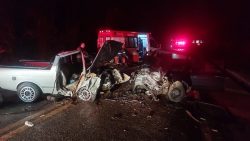 motorista-morre-em-batida-entre-caminhonete-e-carro-na-mg-050-em-itauna