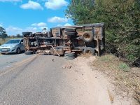 motorista-de-caminhonete-sofre-mal-subito-e-bate-em-carro-na-mg-060,-em-maravilhas