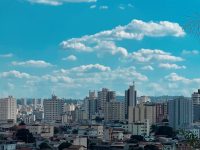 semana-com-temperaturas-que-podem-ultrapassar-30-°c-e-alerta-para-baixa-umidade-em-divinopolis-e-regiao