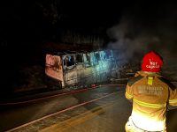 incendio-destroi-carreta-na-rodovia-mg-170,-em-moema