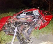 motorista-morre-e-carro-fica-destruido-ao-bater-de-frente-com-caminhao-na-mg-050