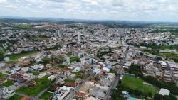 censo-2022:-estrela-do-indaia-tem-a-populacao-mais-velha-de-mg-e-nova-serrana-a-mais-jovem