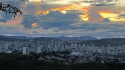 friozinho-a-vista?-com-umidade-de-ate-100%-e-chuva,-temperaturas-serao-de-no-maximo-32-°c-no-fim-de-semana-em-divinopolis-e-regiao