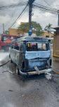 kombi-fica-destruida-apos-pegar-fogo-no-centro-de-itauna