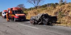 motorista-fica-preso-as-ferragens-apos-bater-de-frente-com-carreta-na-br-494,-entre-nova-serrana-e-divinopolis