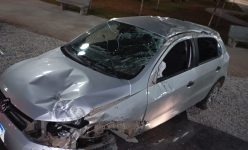 adolescente-morre-apos-carro-capotar-na-praca-da-biblia,-em-arcos