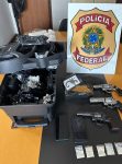 pf-prende-duas-pessoas-em-flagrante-e-apreende-armas-de-fogo-e-drogas-em-mg