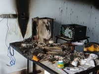 cras-de-pompeu-e-incendiado,-pichado-e-tem-notebooks-e-televisao-furtados