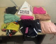 mulher-e-detida-por-furto-de-roupas-em-corrego-fundo;-produtos-furtados-foram-encontrados-no-carro-dela