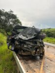 jovem-morre-apos-colisao-frontal-entre-carros-na-mg-260,-em-itapecerica