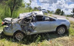 carro-desvia-de-caminhao-que-fazia-ultrapassagem-e-um-morre-e-quatro-ficam-feridos-na-br-364